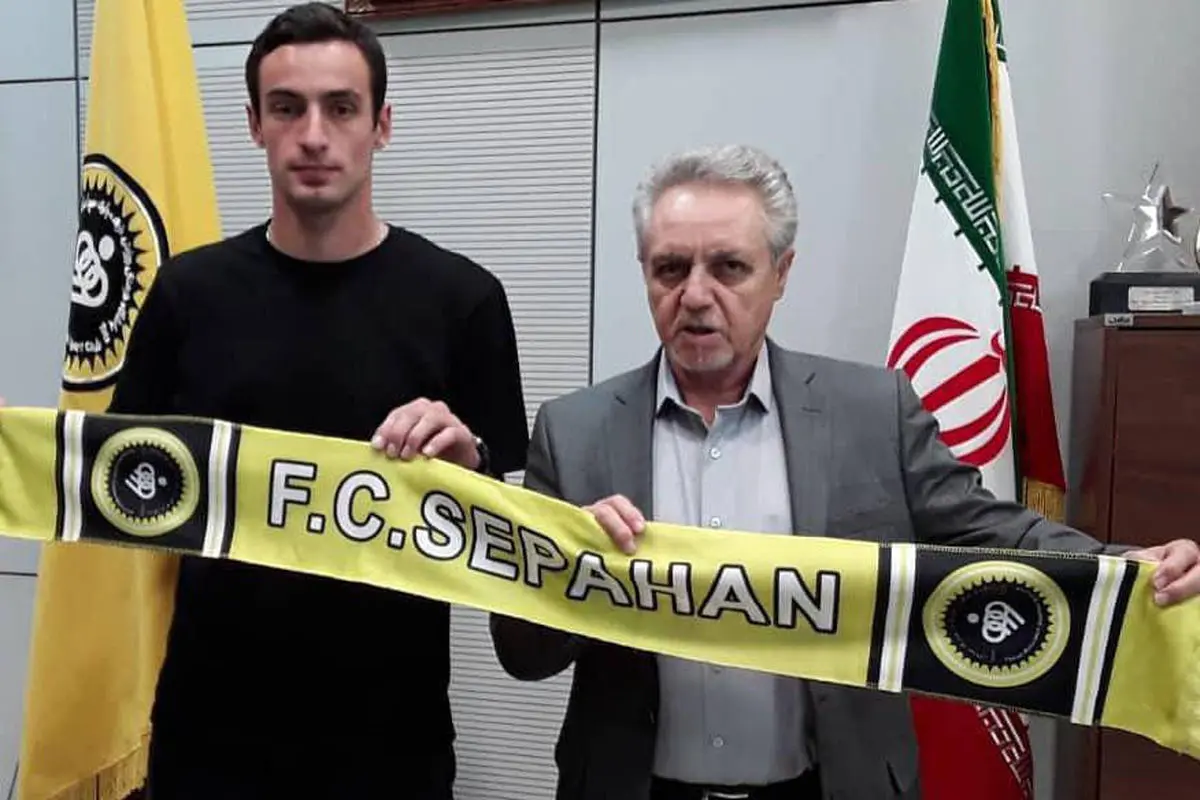 ستاره نساجی به سپاهان پیوست