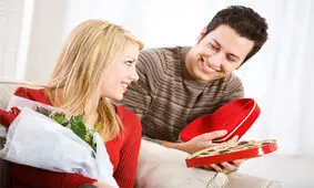 می دانید مردان چگونه ابراز علاقه می کنند؟