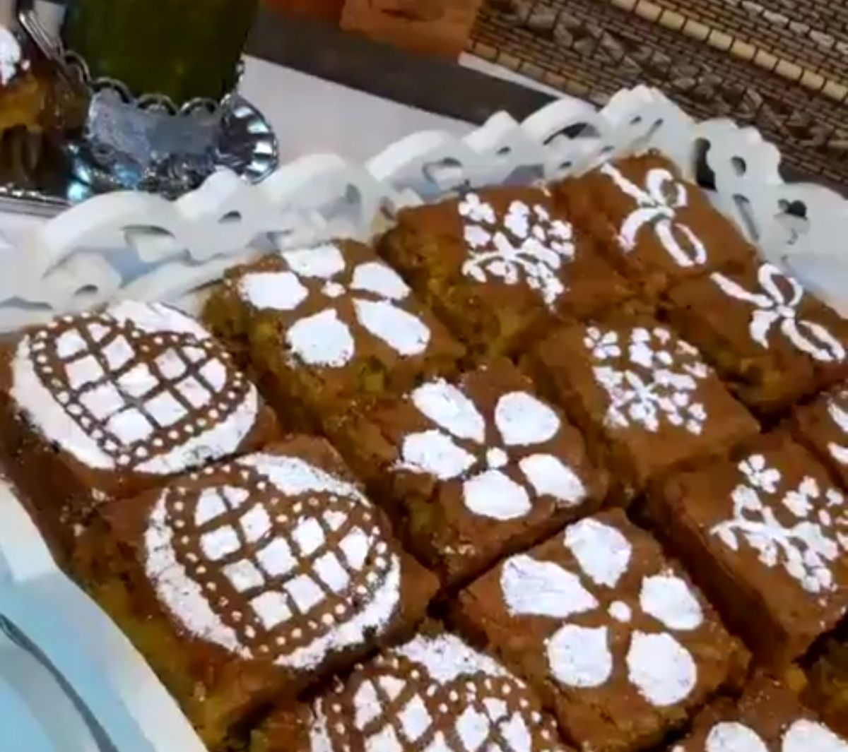 طرز تهیه کیک هویچ و گردو