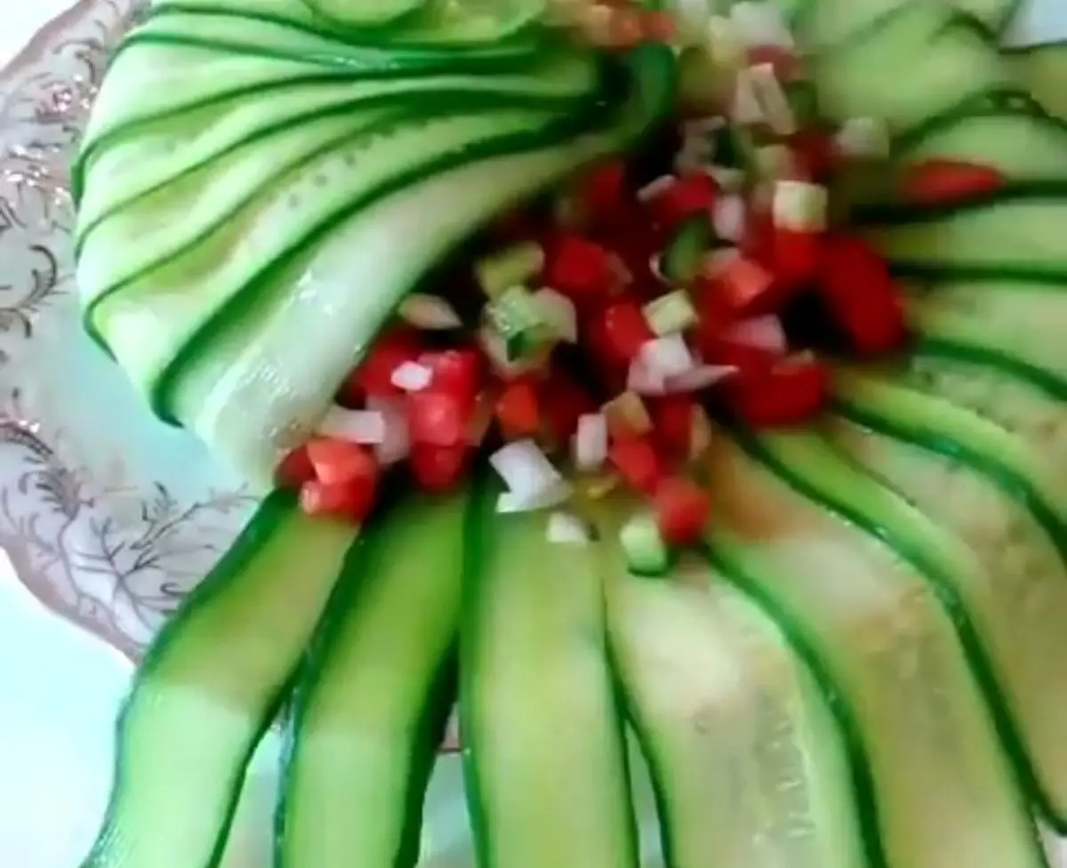 ایده تزئین سالاد شیرازی به صورت بقچه