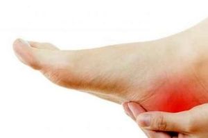 علت درد پاشنه پا چیست و چطور درمان می‌شود؟