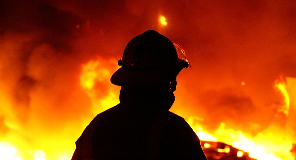 مهار آتش سوزی در رشت موجب مصدومیت پنج آتش نشان شد
