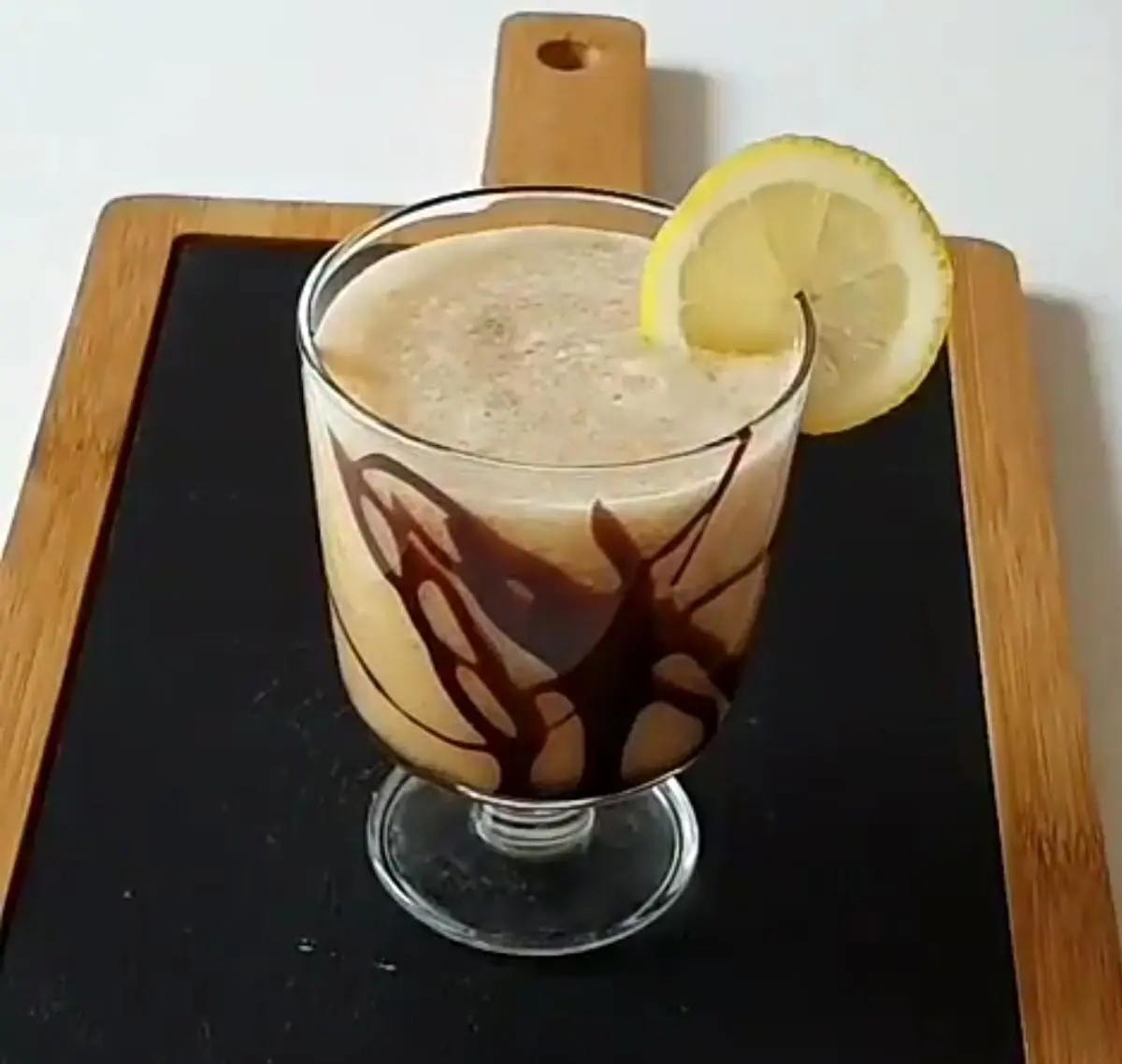 یک نوشیدنی سرد و خوشمزه با خربزه