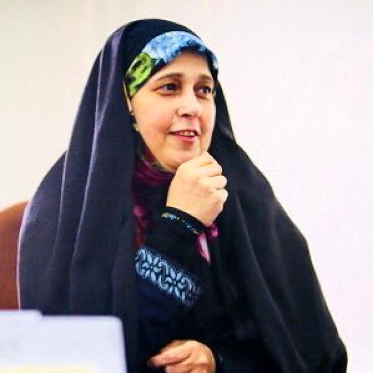 انتقاد پروانه سلحشوری از وضعیت مواجهه با حجاب: جامعه را ملتهبتر نکنیم/ گشت ارشاد تعریف مشخص داشت، امروز هرکس آمر به حجاب است