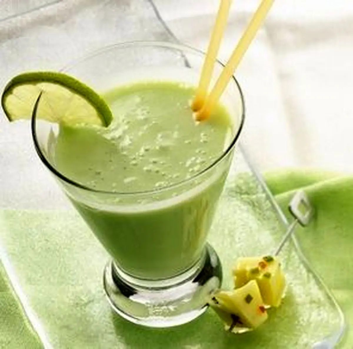 طرز تهیه اسموتی سیب و لیموترش