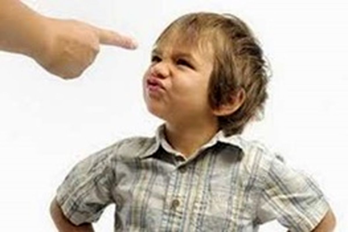 چطور با لجبازی بچهها مقابله کنید؟