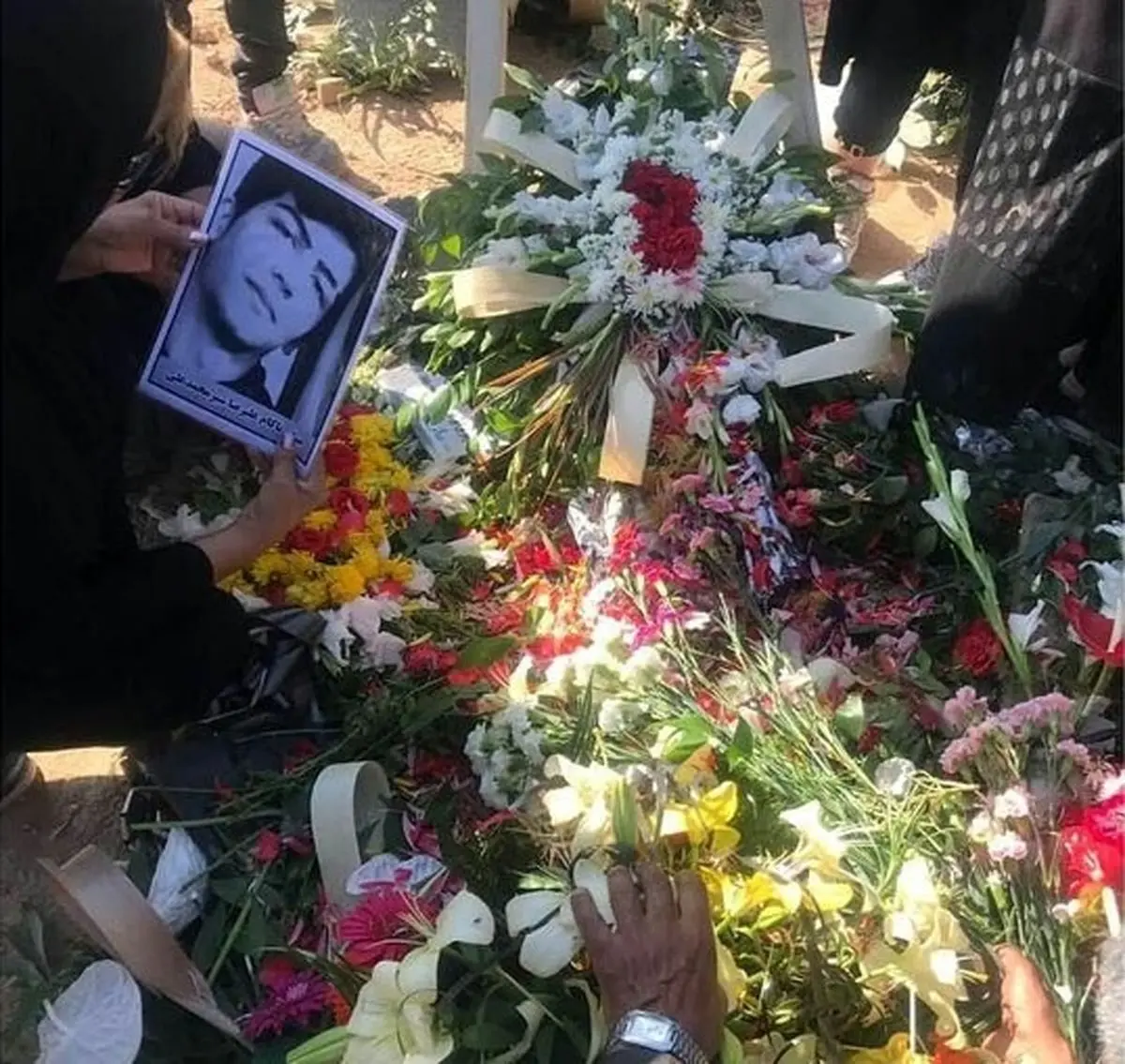 مادر علیرضا شیرمحمدعلی‌: صدایم را به گوش آقای رئیسی برسانید که خونخواه فرزندم هستم