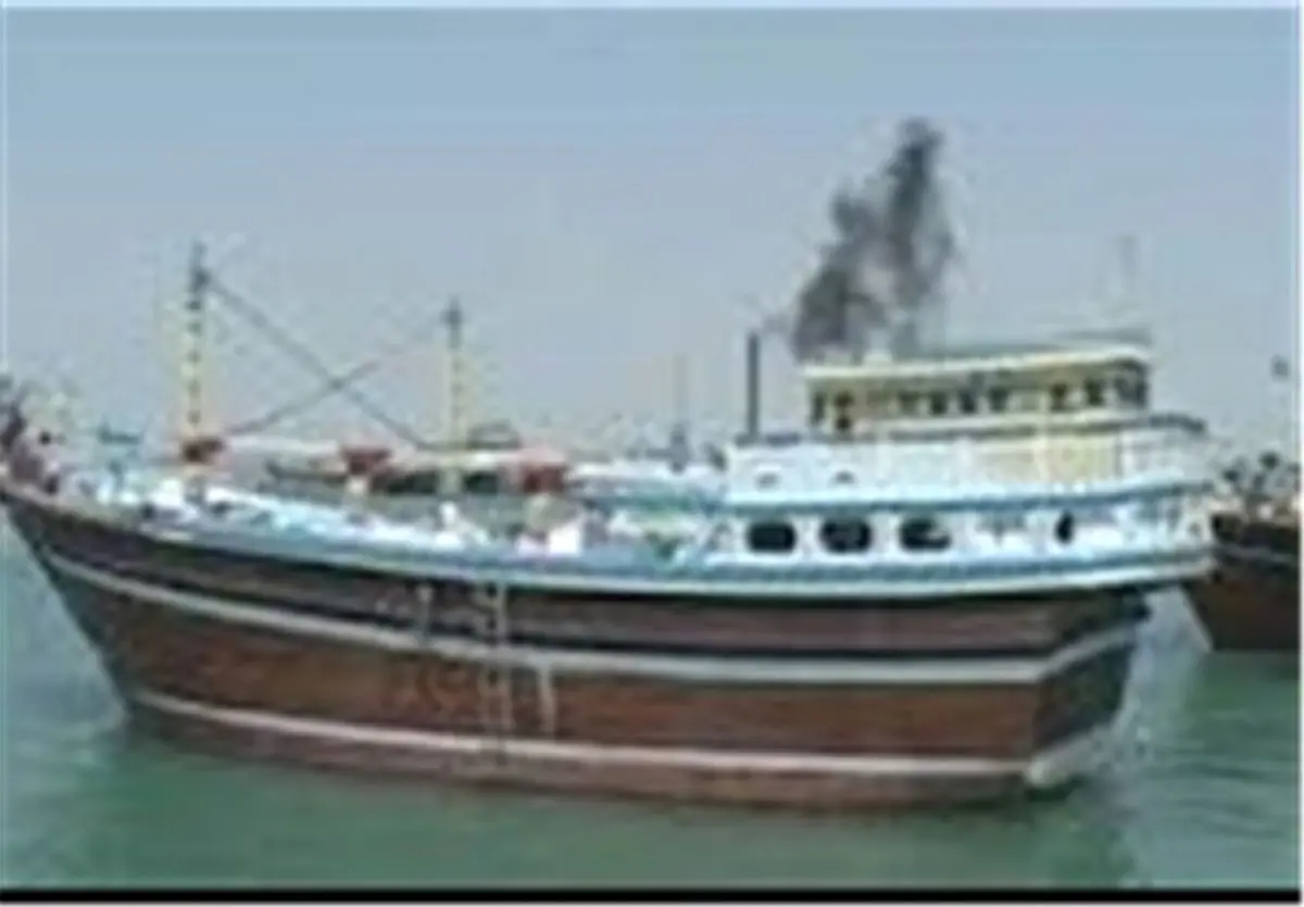 ۲ لنج اماراتی در آبهای کیش توقیف شدند