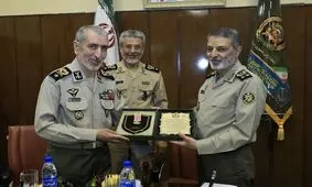 سرلشکر موسوی از پنج فرمانده پیشکسوت ارتش تجلیل کرد