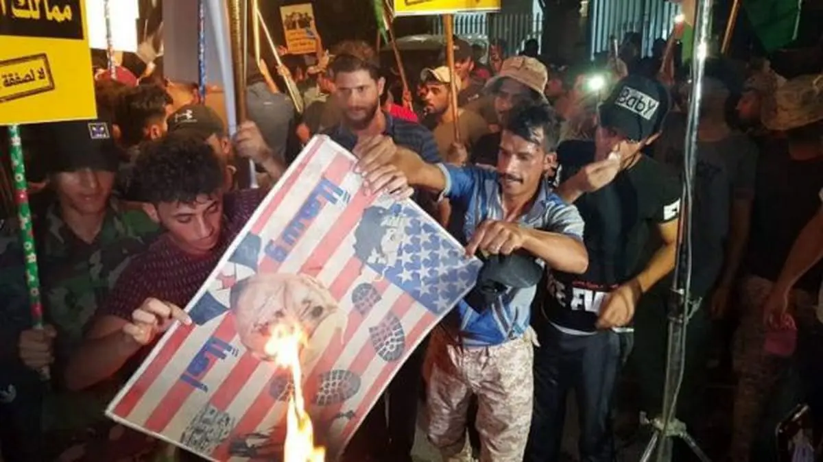 تظاهرات‌کنندگان در بغداد وارد سفارت بحرین شدند