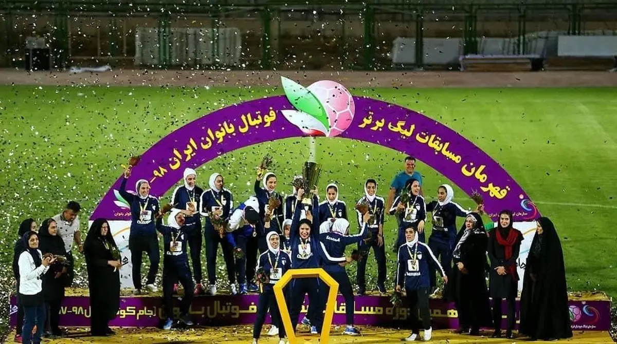 شادی تیم بانوان شهرداری بم در رختکن