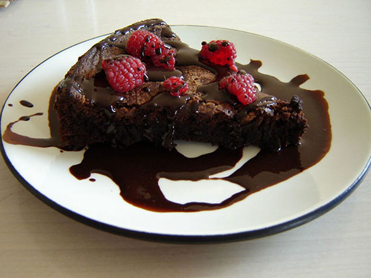 تهیه کیک شکلاتی فوری و کم کالری