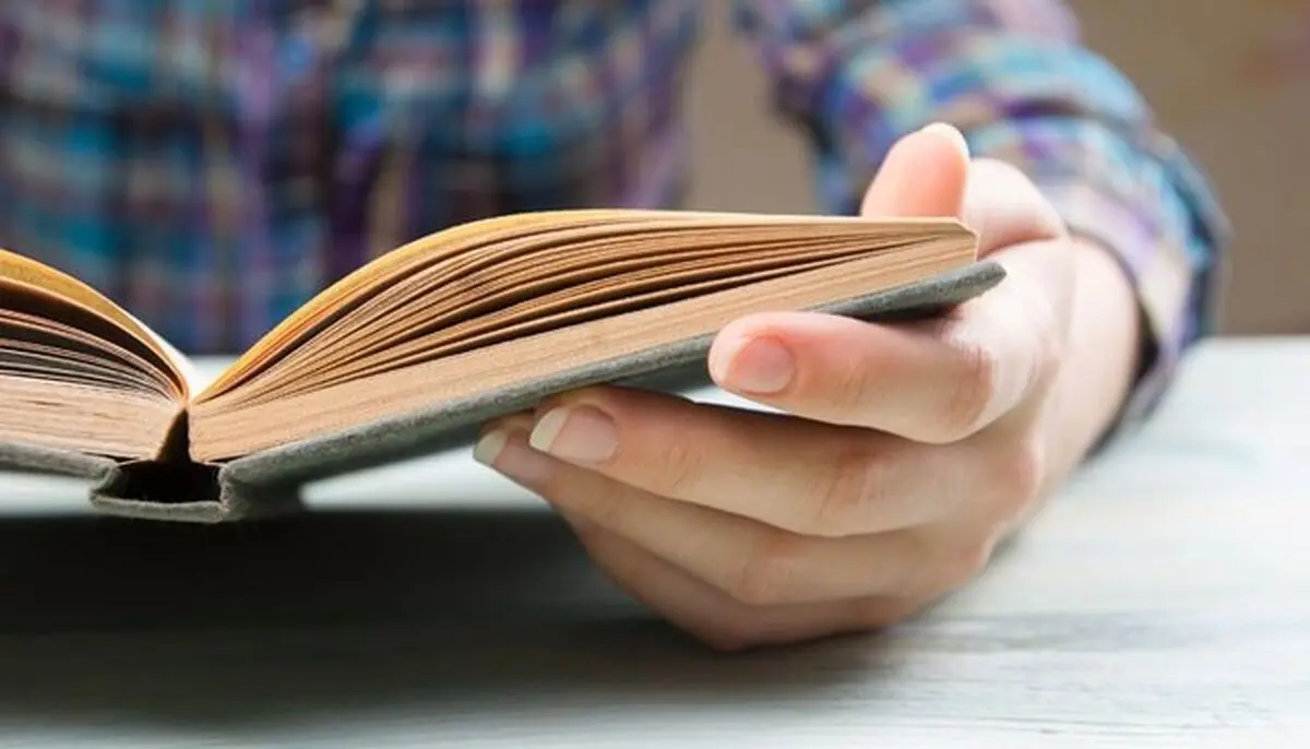 خواندن کتاب برای کاهش دردهای مزمن