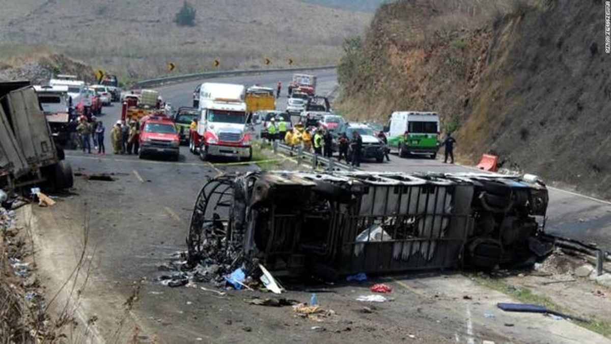 افزایش تعداد مصدومان واژگونی اتوبوس در پاسارگاد