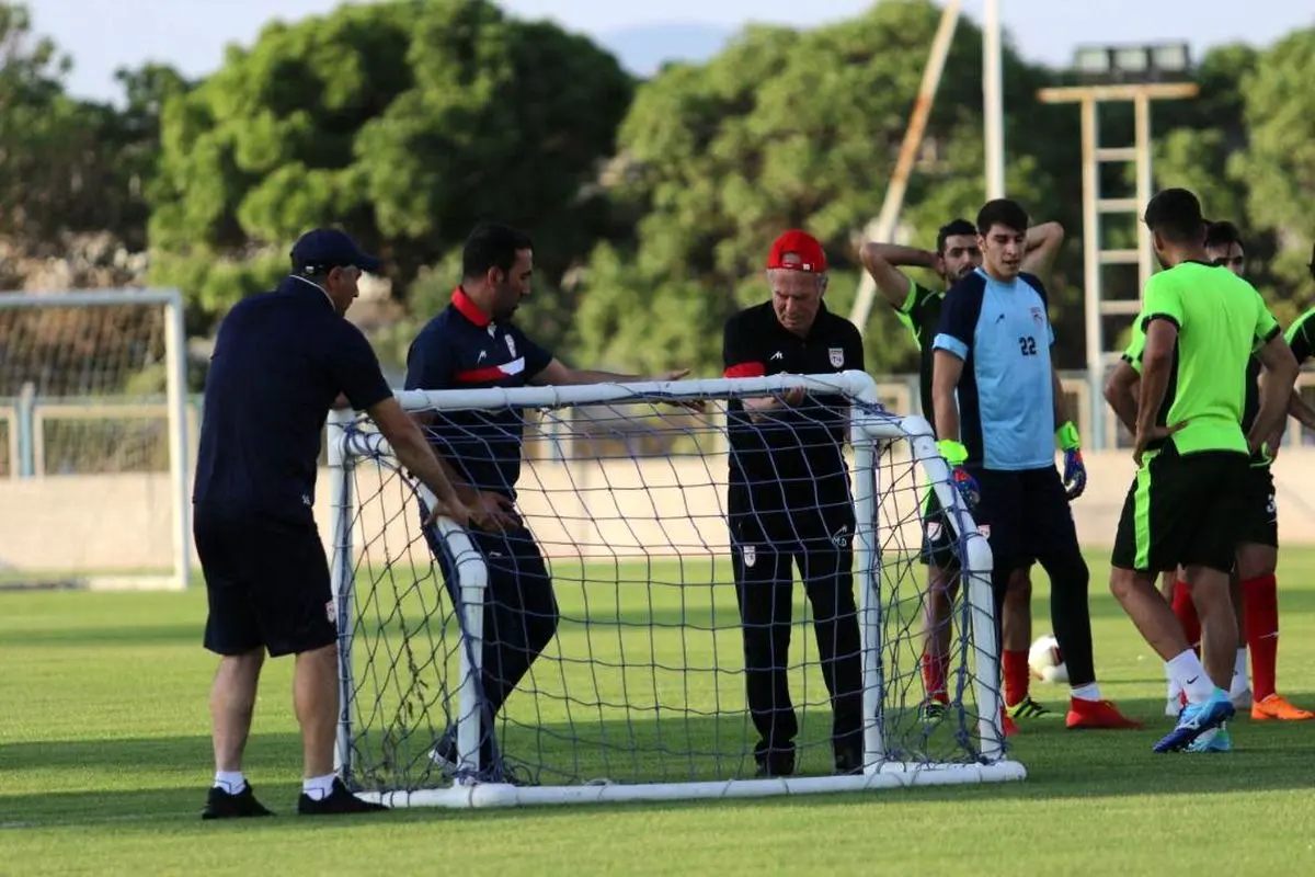 دنیزلی تراکتوری‌ها را گل کوچک باز کرد