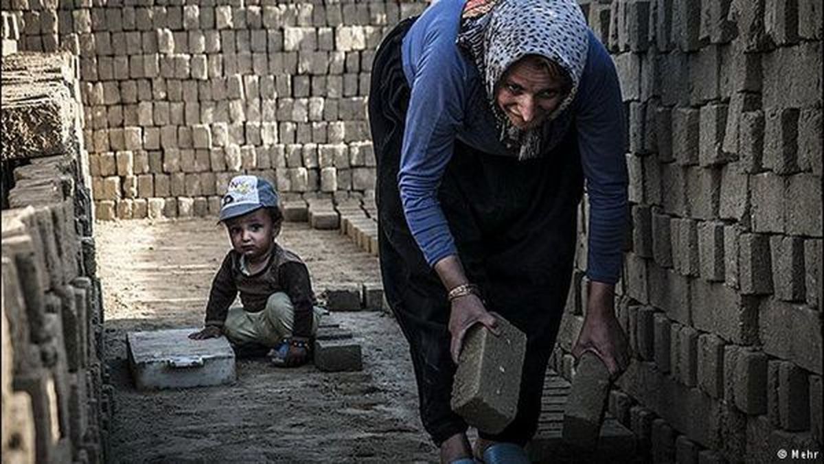 در مناسبات خانوادگی، کار زنان به مزد ختم نمیشود/ تصور میکنند پولِ زنان تامینکننده خانواده، پول تو جیبی است