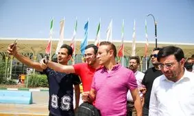 یحیی گل‌محمدی در فرودگاه مشهد: فعلا در پدیده می‌مانم