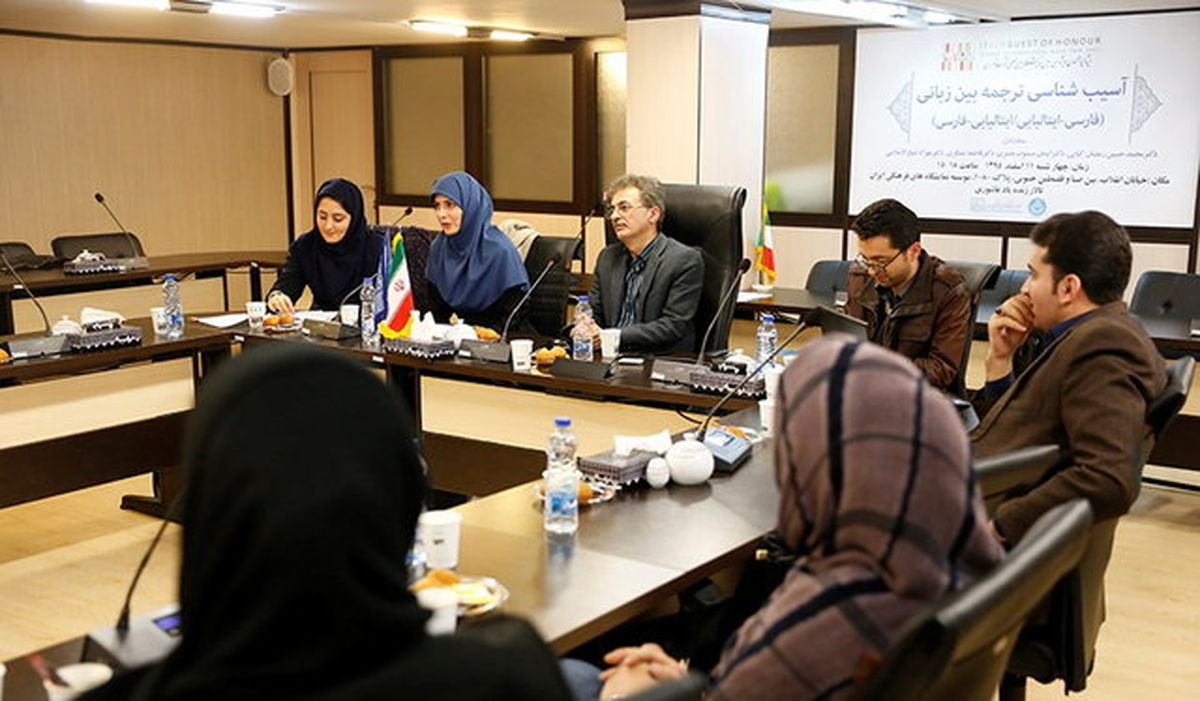 «بیشترین چالش ما در ترجمه، مباحث ایدئولوژیک و مذهبی است»