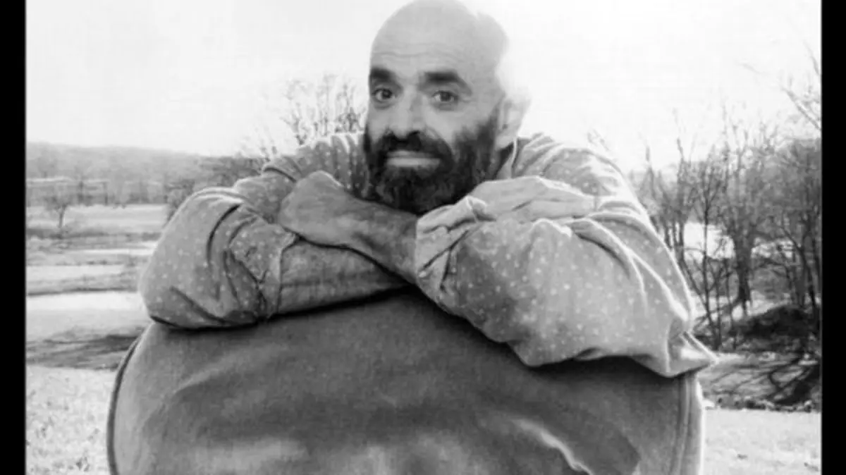 شل سیلور استاین فقید از مترجم خود روی صحنه تئاتر تجلیل کرد