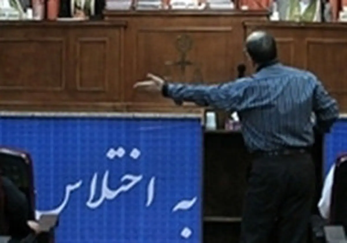 افشاگری یک نماینده از نقش چهار خانواده در وارد کردن ۱۲۵ هزار خودرو خارجی به کشور/به رسانه‌ها حق‌الکشف فساد بدهیم