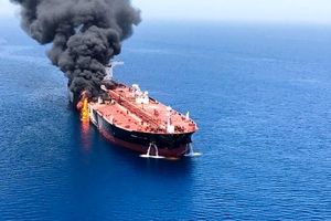 سابقه صهیونیست‌ها در انفجار کشتی‌ها/ چه کسانی از انفجار نفتکش ها نفع می برند؟