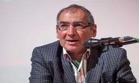 زیباکلام: درگیری با ایران از محبوبیت ترامپ می‌کاهد/ افکار عمومی آمریکا موافق جنگ با ایران نیست