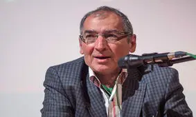 زیباکلام: درگیری با ایران از محبوبیت ترامپ می‌کاهد/ افکار عمومی آمریکا موافق جنگ با ایران نیست