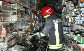 مهار آتش سوزی مغازه فروش لوازم یدکی در مشهد+عکس