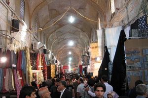 معترضان به جمع‌آوری نقره‌های قاچاق بازار رضای مشهد 