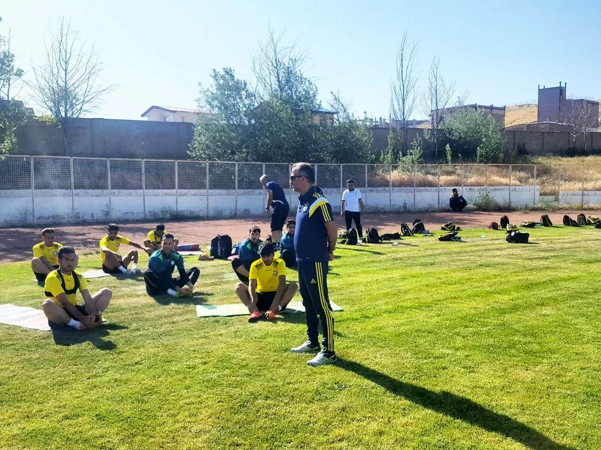 شلاق کمالوند به بدن بازیکنان پارس جم