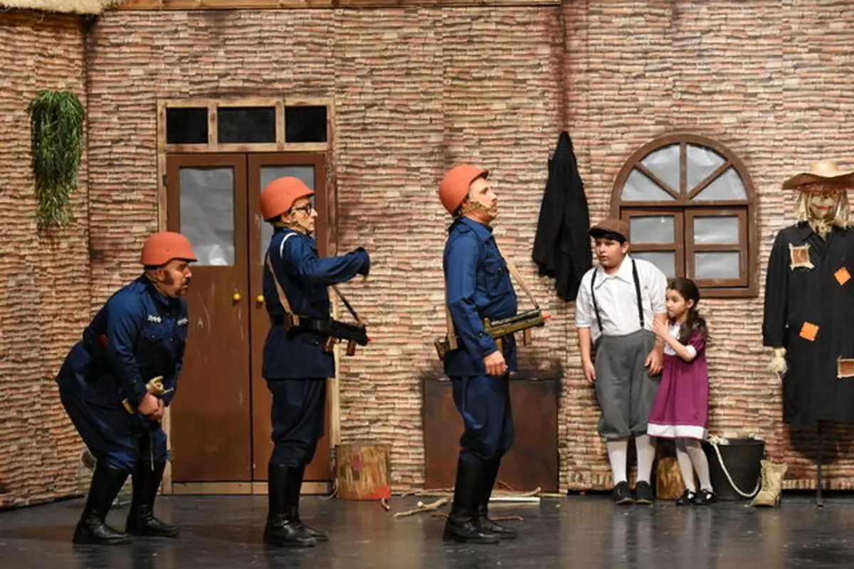 عمو فیتیله‌ای‌ها روی صحنه تئاتر می‌روند