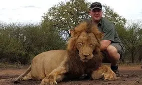 شکارچی‌ای که به کشتن حیوانات غول پیکر اعتیاد دارد! +تصاویر