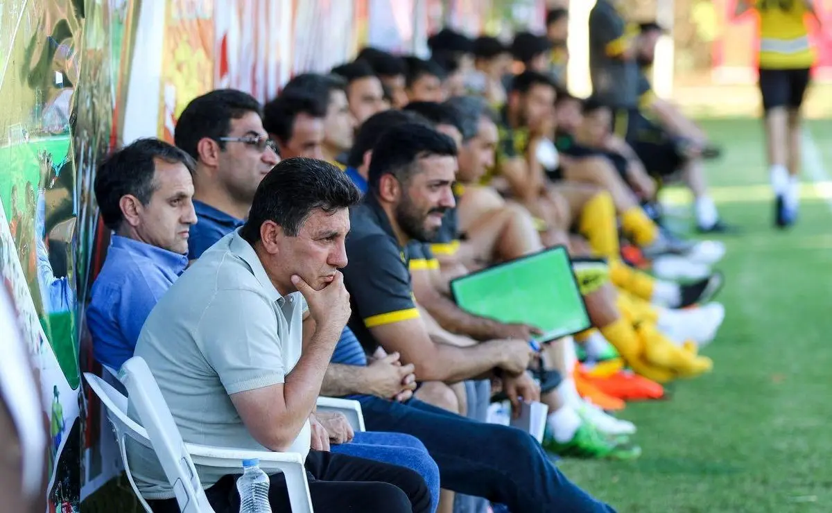 نیمکت سپاهان همچنان بدون تاوارس و تکسیرا