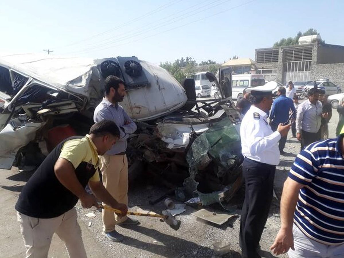 مصدومیت ۲۲ نفر در تصادف دو مینیبوس