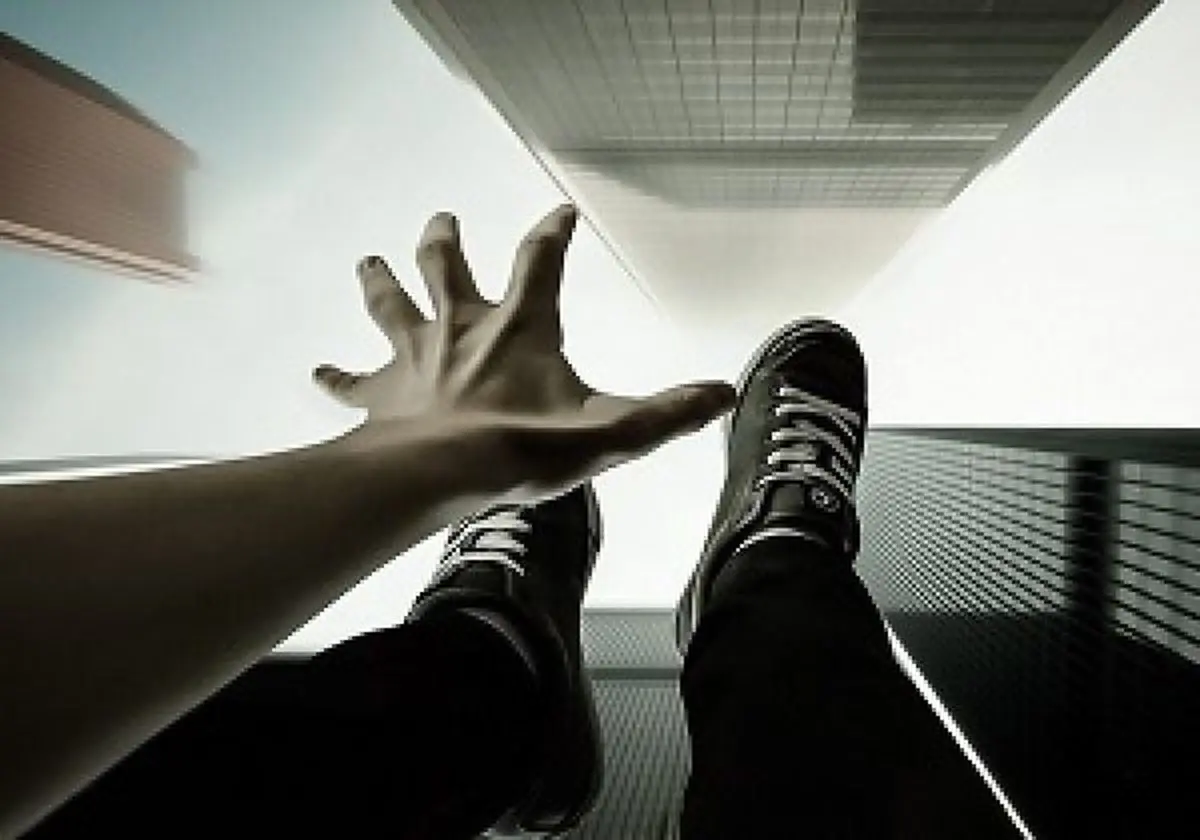 سقوط زن جون از بالکن خانه‌ پس از دعوا با همسرش