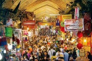 بازارهای پر رونق قبل از شب عید، از آرایشگری تا قالیشویی‌