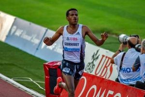 فیلم | سوتی عجیب دونده اتیوپیایی در دوی ۵۰۰۰ متر