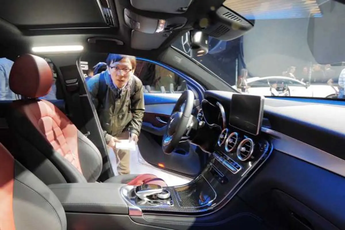 آیا " م- و "همان گاندو صنعت خودرو است؟/خروج نامعلوم جوان مورد وثوق خودروسازی از کشور