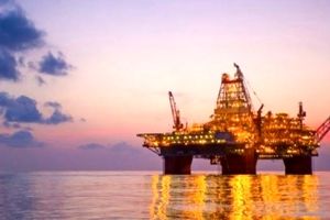 شرکت‌های آمریکایی تخلیه سکوی‌های نفتی در خلیج مکزیک را آغاز کردند