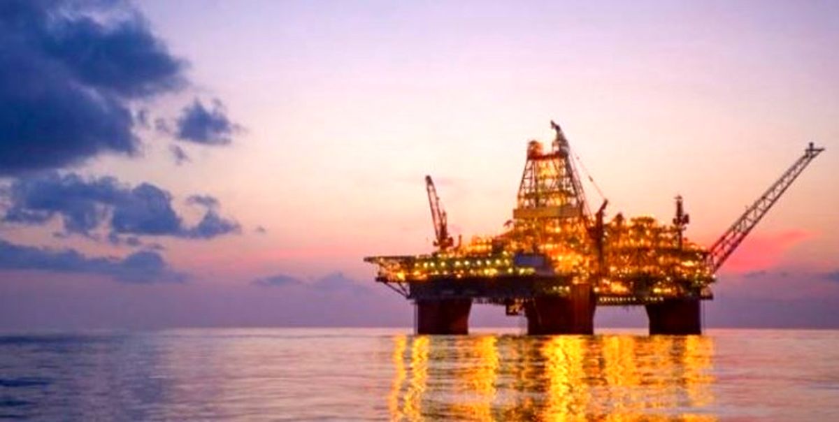 شرکت‌های آمریکایی تخلیه سکوی‌های نفتی در خلیج مکزیک را آغاز کردند
