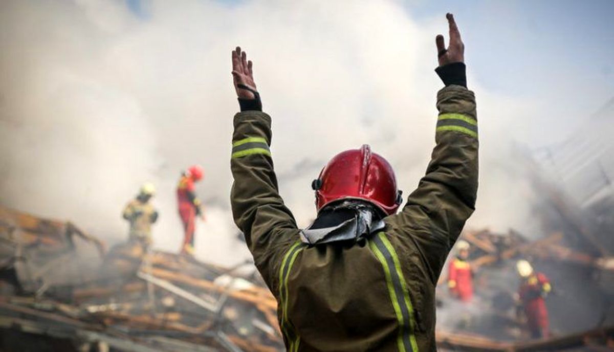 آتش نشانان حادثه پلاسکو در حال اعزام به آبادان