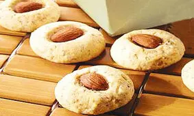 طرز تهیه شیرینی بادامی خانگی مخصوص نوروز