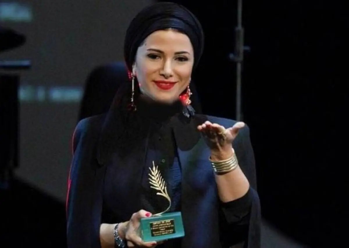 فرنوش صمدی کارگردان فیلم نقش به مینا سادتی تبریک گفت