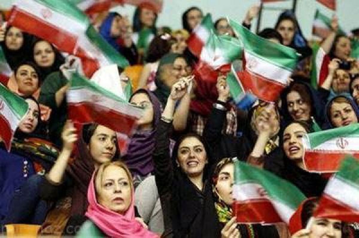 زنگ خطر به صدا در میآید؛ فدراسیون فوتبال ایران یک قدم تا تعلیق فاصله دارد/ آیا زنان بالاخره راهی استادیوم آزادی میشوند؟
