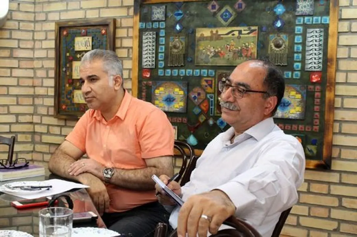 رفتار دوگانه سلبریتی‌ها آسیب‌زاست یا به نفع جامعه؟