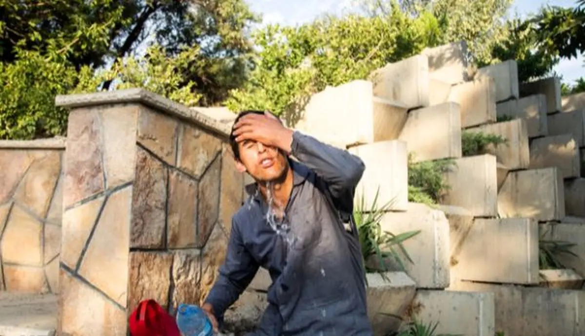 کم‌آبی شدید برای بدن خطرناک است/ راهکارهای مقابله با گرمازدگی