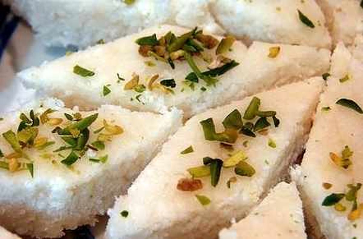 طرز تهیه لوز نارگیل (شیرینی مخصوص عید نوروز)