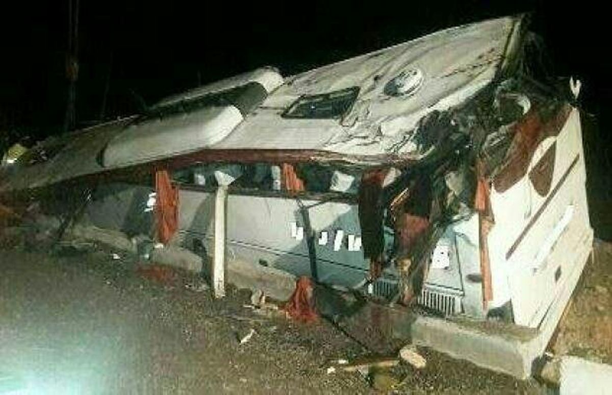 علت واژگونی اتوبوس زائران عراقی در دست بررسی است+ عکس