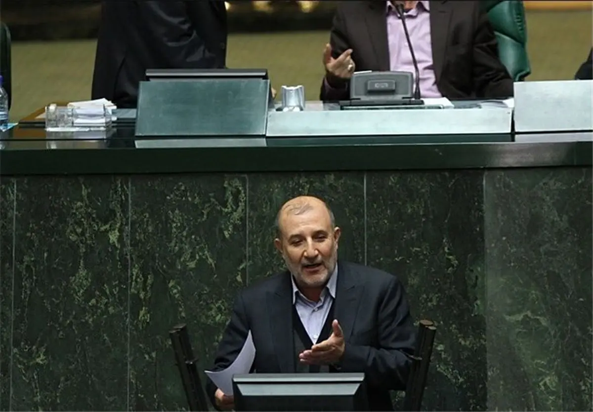 اکبریان: دولت برنامه‌ای برای تخصیص ارز ۴۲۰۰ تومانی کالاهای اساسی ندارد