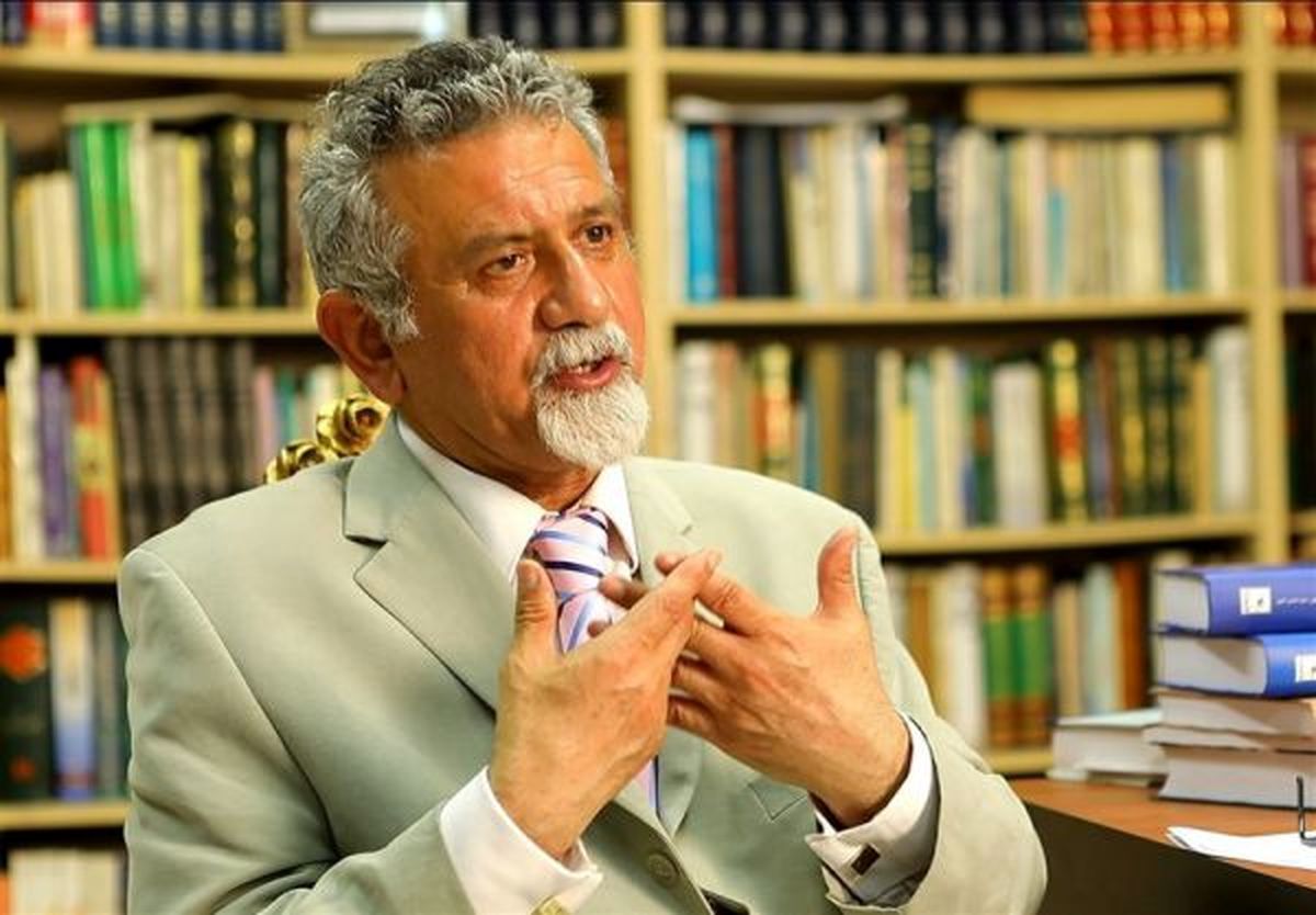 استادِ روحانی: از رأی به «حسن روحانی» پشیمانم/ توسل به بیگانه برای رفع مشکلات ایران احمقانه است